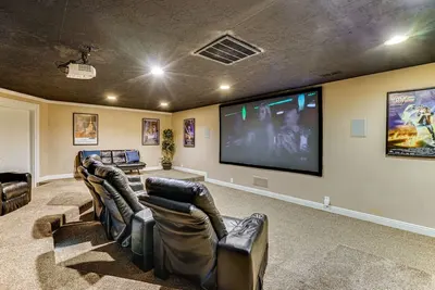 Image de Luxe Draper Retreat w/ Pool, Sauna & Theater!