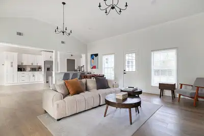 Image de Savannah's Best - Privacy - Forsyth Park - 4br 3ba