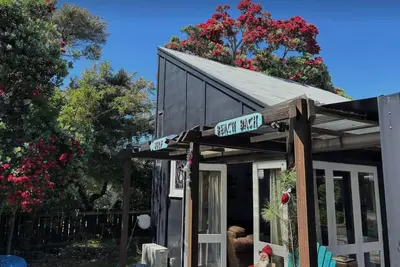 Image de Whangamatā Bach Under the Pōhutukawa Tree