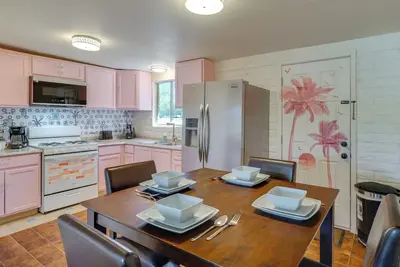 Image de Hike, Golf & Dine: Tucson Retreat w/ Mtn Views!