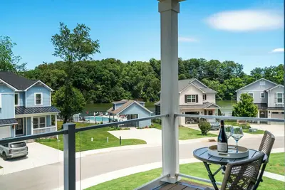 Image de Shoreside Getaway on Tims Ford Lake w/ Pool Access