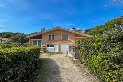 Villa à Bibione avec jardin