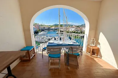 Image de Appartement lumineux à Port Grimaud - Wifi & Parking