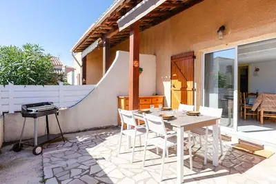 Image de Pavillon climatisé avec Wifi, piscine, tennis et parking, à quelques minutes de la plage