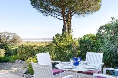 Image de Villa 3 pièces avec grand jardin, piscine collective, vue mer