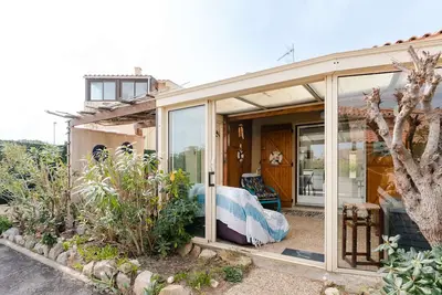 Image de Pavillon climatisé, rénové, piscine, proche plage, parking privé, animaux acceptés - Gruissan