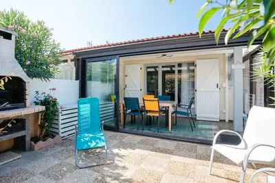 Image de Pavillon Climatisé avec Mezzanine, Wifi et Parking Privé - Gruissan Les Ayguades