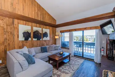 Image de Newly renovated 3 bedroom, views, clubhouse amenities