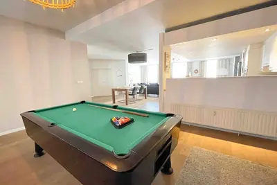 Image de \"the grand\" - spacious & cosy with pool table at best location