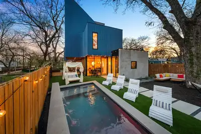 Image de Architectural Gem w/ Rooftop Terrace + Heated Pool