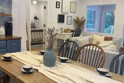 Image de Cozy Ski Haven Retreat on 1. 5 Private Acres Near Ski Resorts and Casino