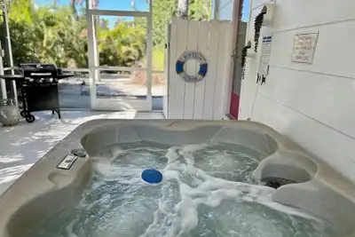 Image de Perfect 1-bedroom cottage with Spa in soothing Bokeelia, Florida