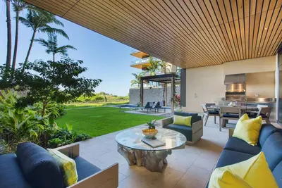 Image de Park Lane Sunset Resort by Gather: Luxury Ala Moana Home w/Pool, Hot Tub & Lanai