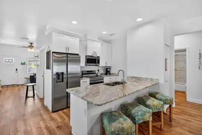 Image de Spacious New Build • 10 Minutes to the Beach