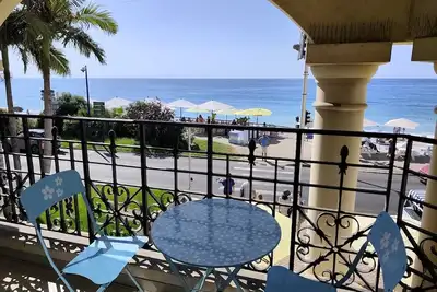Image de Charming three-room beachfront apartment with stunning sea views in the heart of Menton