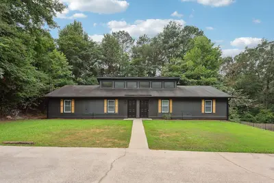 Image de Modern Comfort Meets Athens Charm – 2br Home By Rhm Home Pro