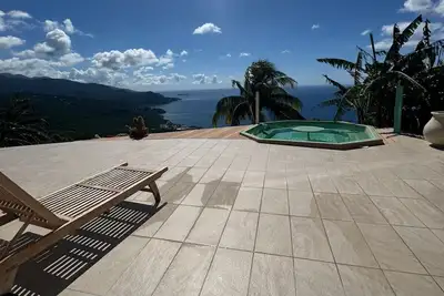 Image de Bas de villa moderne avec vue sur l'océan