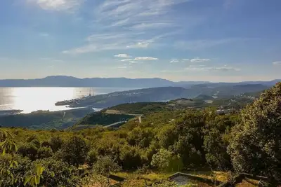 Image de Spacious, cozy 2-bedroom apartment with Ac, balcony, parking in charming Hreljin