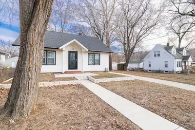 Image de Charming 3-Bedroom bungalow conveniently located!