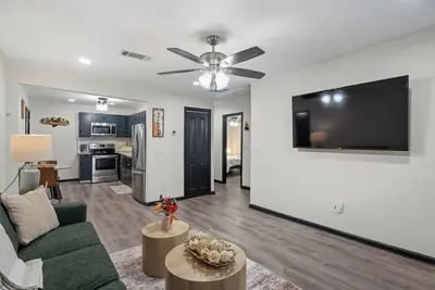 Image de New 2br/ Sleeps 4/Walking distance to Mb/StateFarm