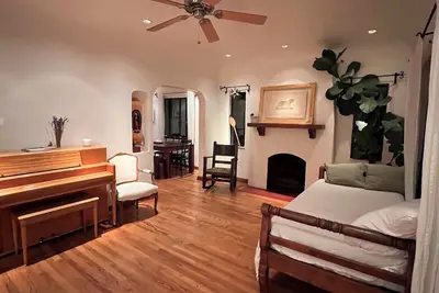 Image de Sam Hughes Central Tucson Beautiful House!