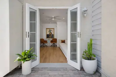 Image de Quiet Beachside Cottage in Manly | Walk to Beach, Ferry, Cafés & Shops