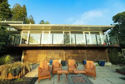Mid-Century Sanctuary in the Berkeley Hills