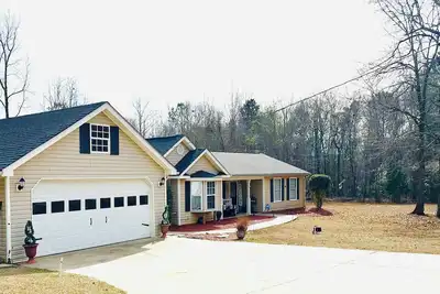Image de Charming house w/acreage offering peace in the countryside of Lincolnton Ga.