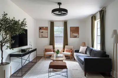 Image de SoCo Central Stylish 4br with Renovated Baths