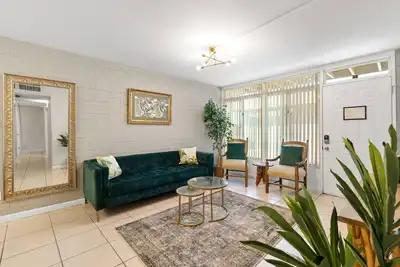 Image de 2 bedroom uptown apartment