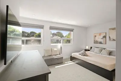 Image de Family & Dog Friendly 5br Entire House with Private Basement Apartment