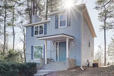 8 Mi to Augusta National: Group Getaway w/ Deck