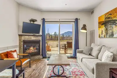 Image de 2br Serene Getaway w/ Private Patio Hot Tub+Pool