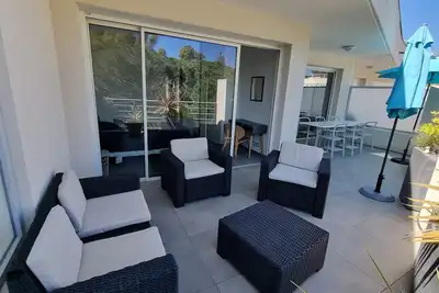 Image de Magnifique appartement traversant au cœur de la pinède, tout proche de la plage