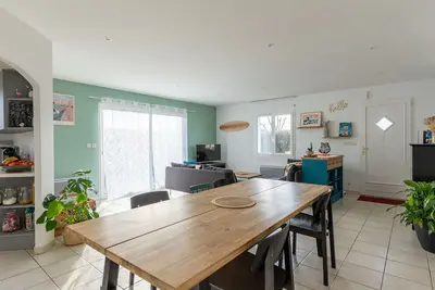 Image de Maison Confortable à Biscarrosse avec Piscine Privée et Animaux Acceptés