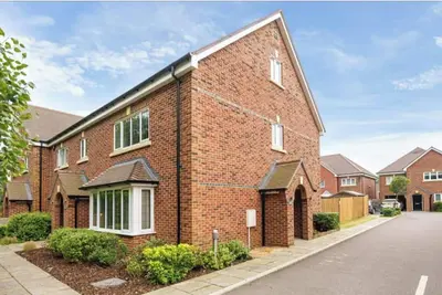 Image de Near London & Guildford 3 Bed 3 Bath house. Families, contractors & short stays