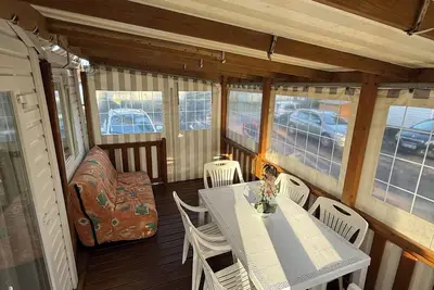 Image de Cottage tout confort entre Forêt et Océan – Terrasse & Piscines