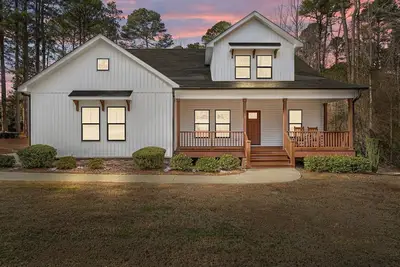 Image de Pinehurst #6 Spacious 4 Bedroom Farmhouse with fast Wifi & Huge Deck w/Fireplace