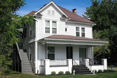 Image de Amazing 6-bedroom house with spacious yard. 3 miles from Nd campus