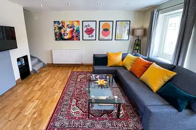 Image de Stylish Stratford-upon-Avon Stay|Gated-Parking|Sleeps 6|Pets Welcome