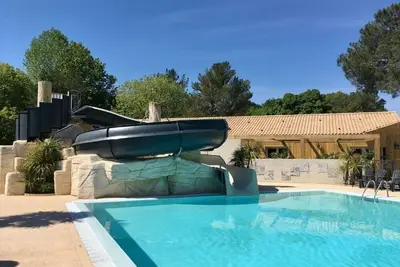 Image de ZEcamping 4* familial piscine couverte pet friendly locatif Tv 35m2