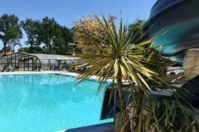 Image de ZEcamping 4 étoiles familial piscine couverte locatif Tv Lv 40m2