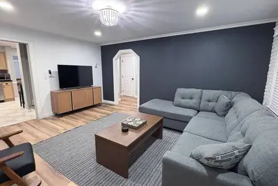 Image de 7-Bed Troy Home Game Room Ac Full Kitchen Sleeps12