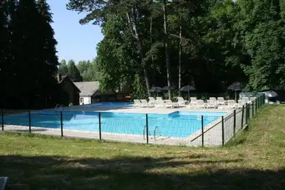 Image de ZEcamping 3 étoiles familial piscine chauffée sauna locatif Tv Bbq