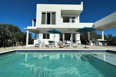 Image de Luxury 3b Ocean View Villa/Pvt Pool, Walk to Beach