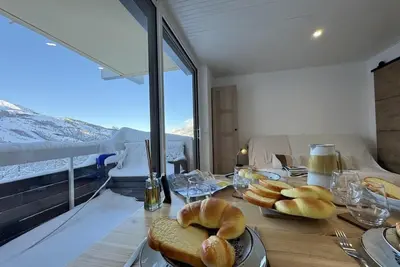 Image de 5ème étage, vue station/montagne, balcon, télévision, 23m², Vars
