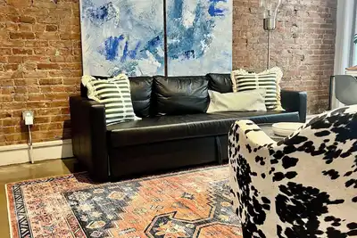 Image de Cozy Otr loft steps from Washington Park with free parking - Sleeps four