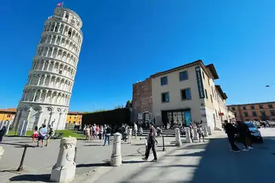 Image de Under The Tower Pisa