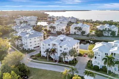 Image de Peaceful 3br Coastal Condo | Balconies, Pool, Minutes to Anna Maria Island, Img