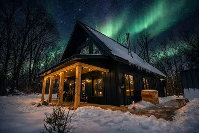 Image de Hidden Gem. Cabin in woods. Sauna. Wood Fireplace. Pets ok.